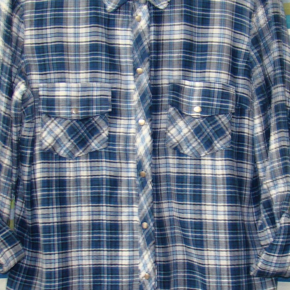 Kut from the Kloth Blue & White Plaid Long Sleeve Snap Front Shirt Size Medium - Picture 7 of 11